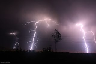 Lightning_alfaghih (رعد و برق در شب)